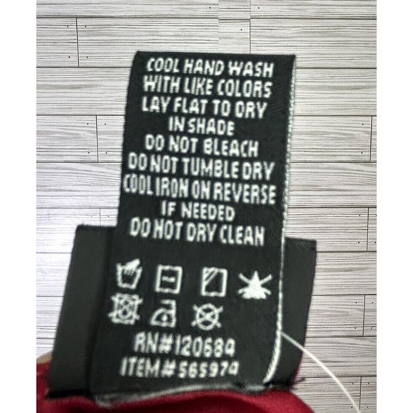 Torrid Red Sleeveless Blouse Rose Pin Elastic Waste Valentine's Day Red Love Sz0 - Picture 3 of 6